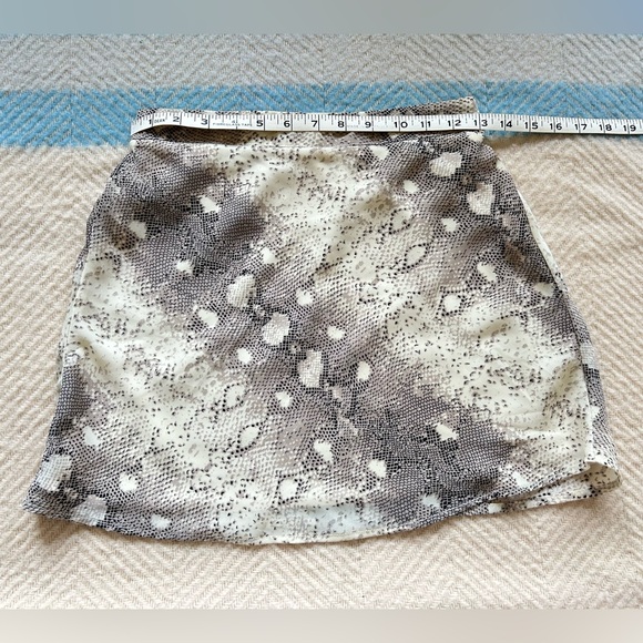 Snake print mini skirt - Picture 5 of 6